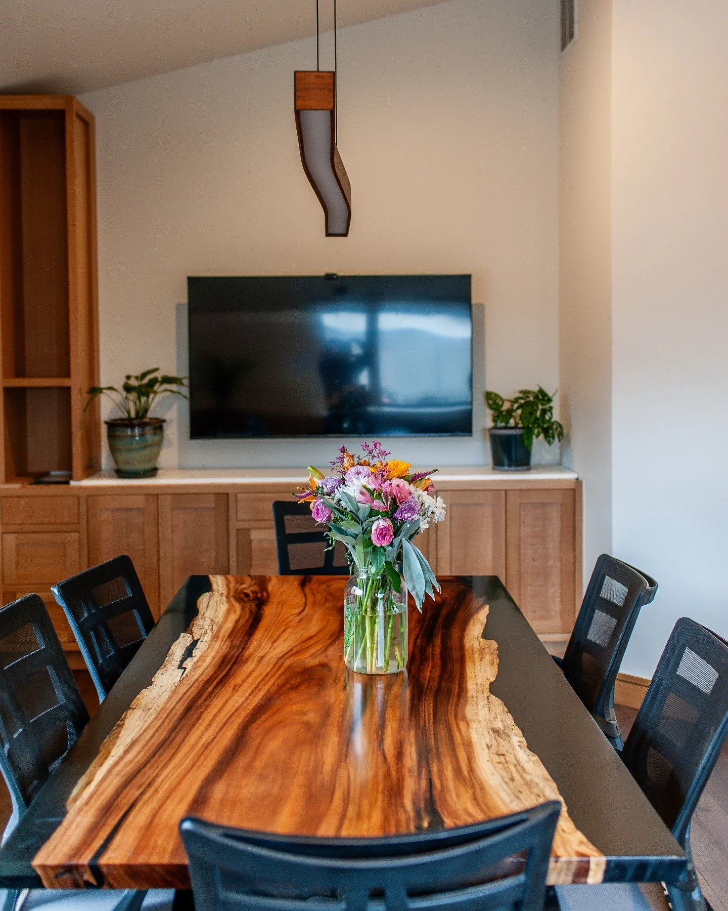 Ever wonder what it&rsquo;s like to build a home that&rsquo;s truly yours? It starts right here: collaborating with our team, bouncing around ideas, and making sure every detail fits your vision. This is where it all comes together before we bring it