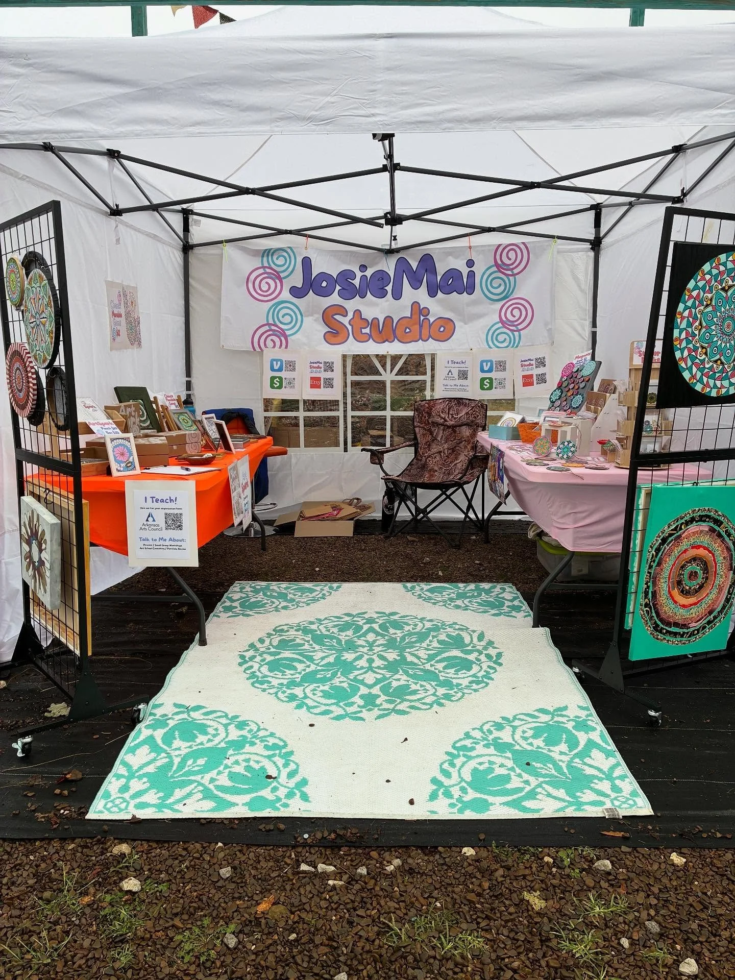 Come see me! 
Such a cool art and craft fair wow!!! 😮