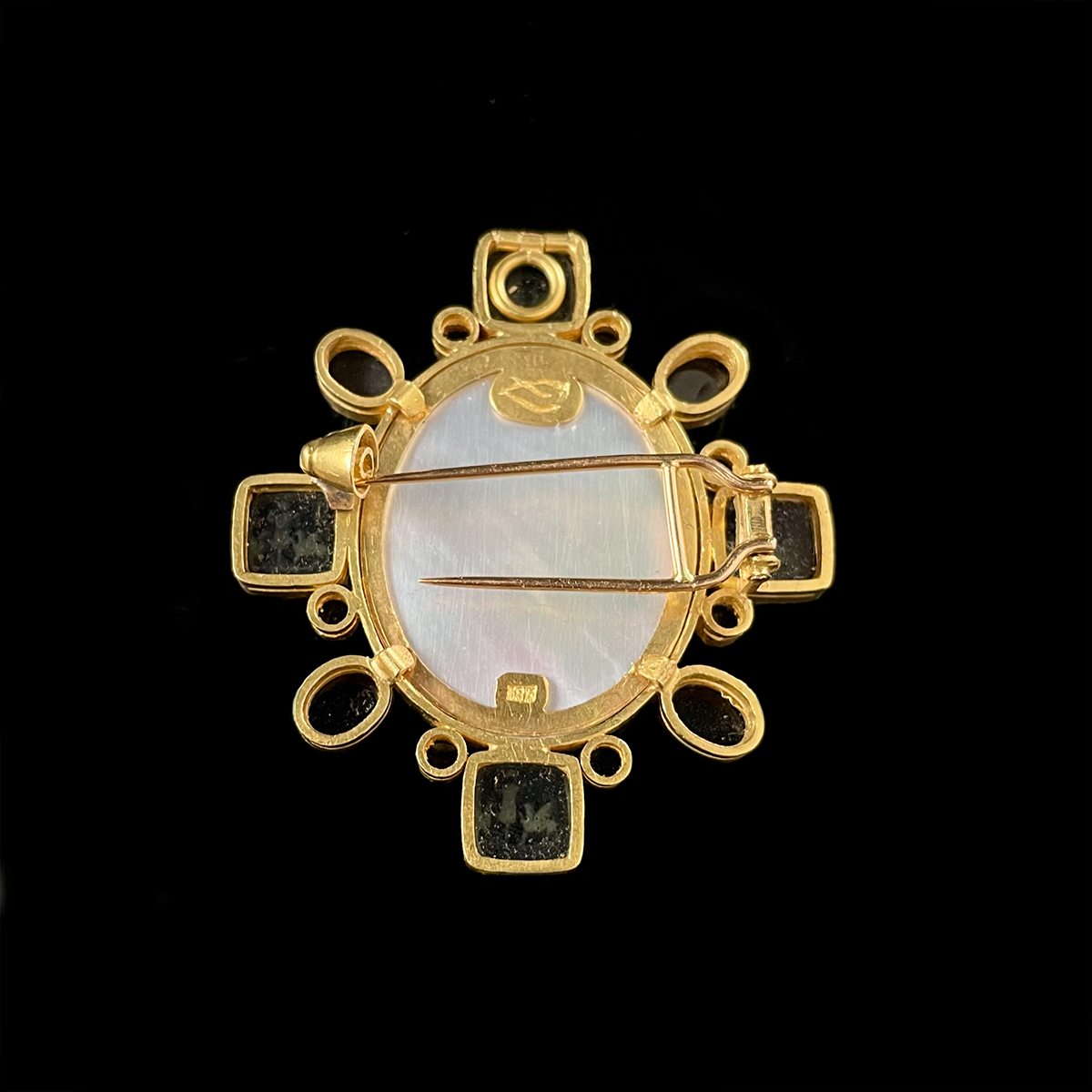 18K Yellow Gold Carved Venetian Glass Pendant signed Elizabeth Locke Back.png