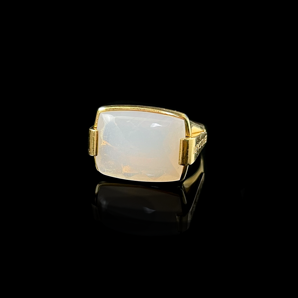 18K Yellow Gold Bvlgari Metropolis Ring.png