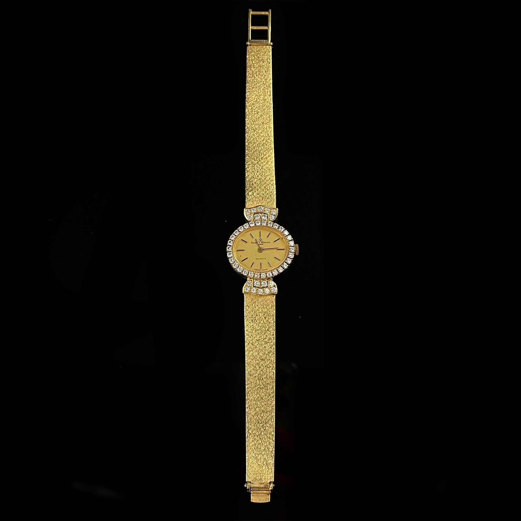 Baume+%26+Mericier+18K+Yellow+Gold+Diamond+Quartz+Watch+Layed+Out.png