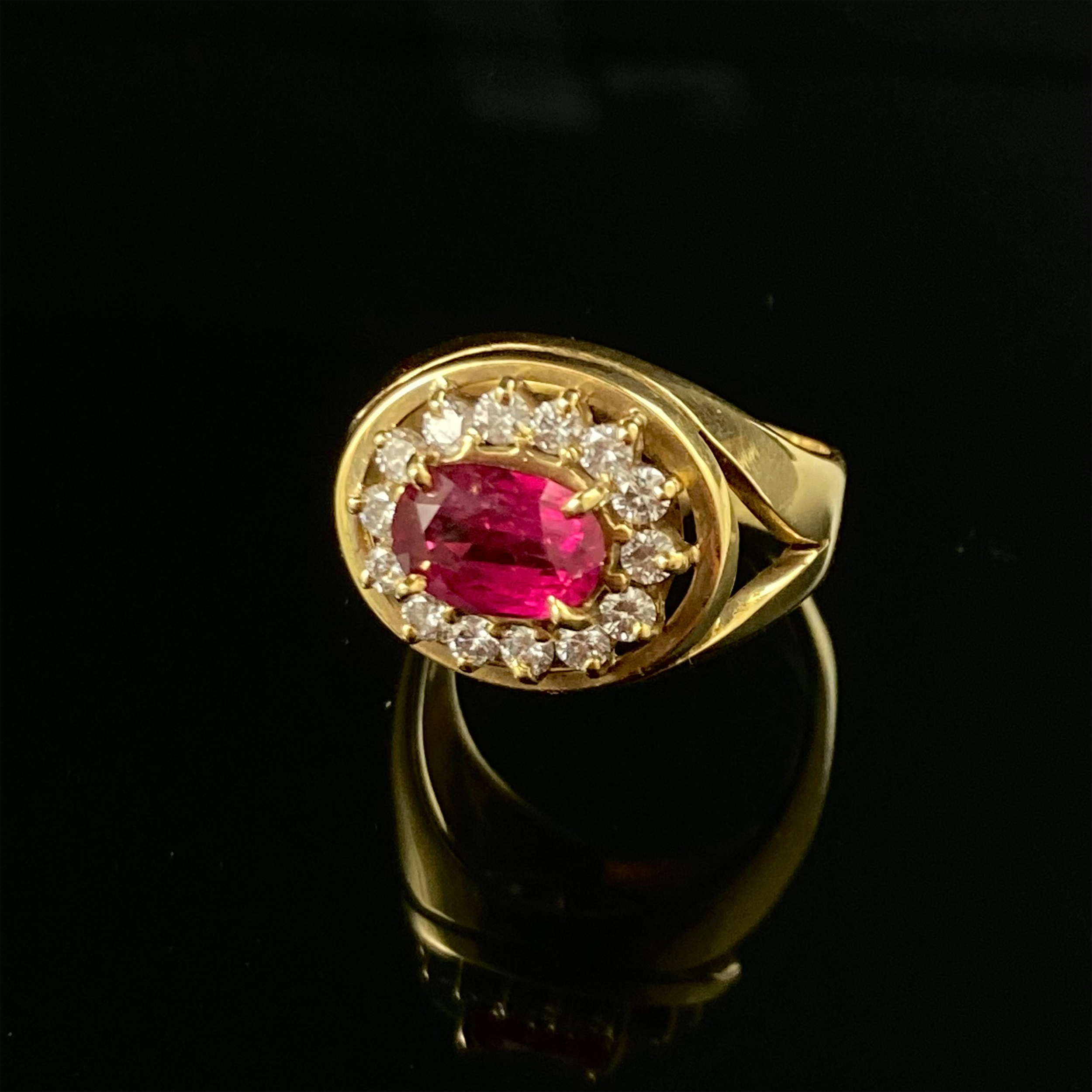 George+Brooks+18K+Ruby+And+Diamond+Ring.png