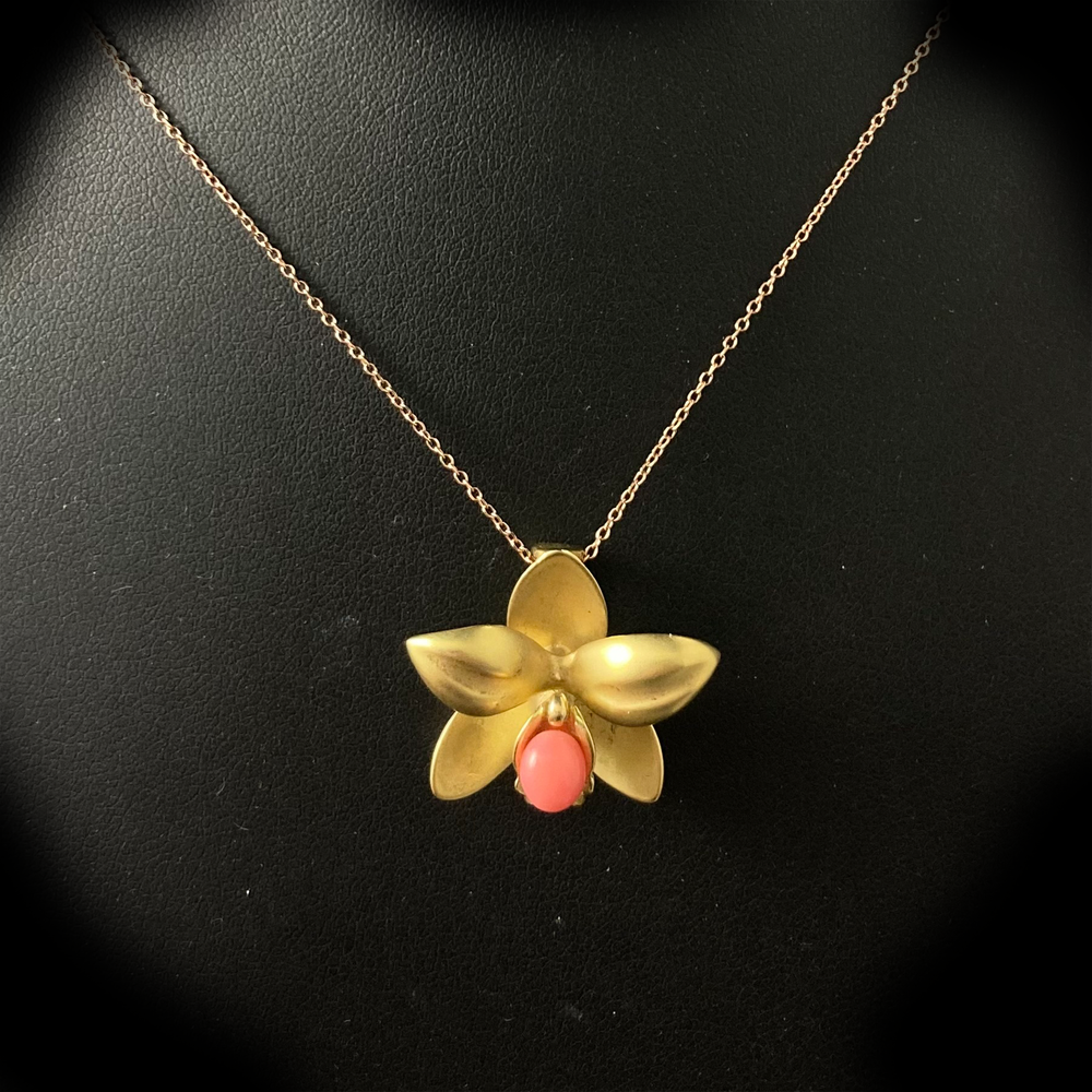 18K Yellow Gold, Conch Pearl Orchid Pendant — Trésor