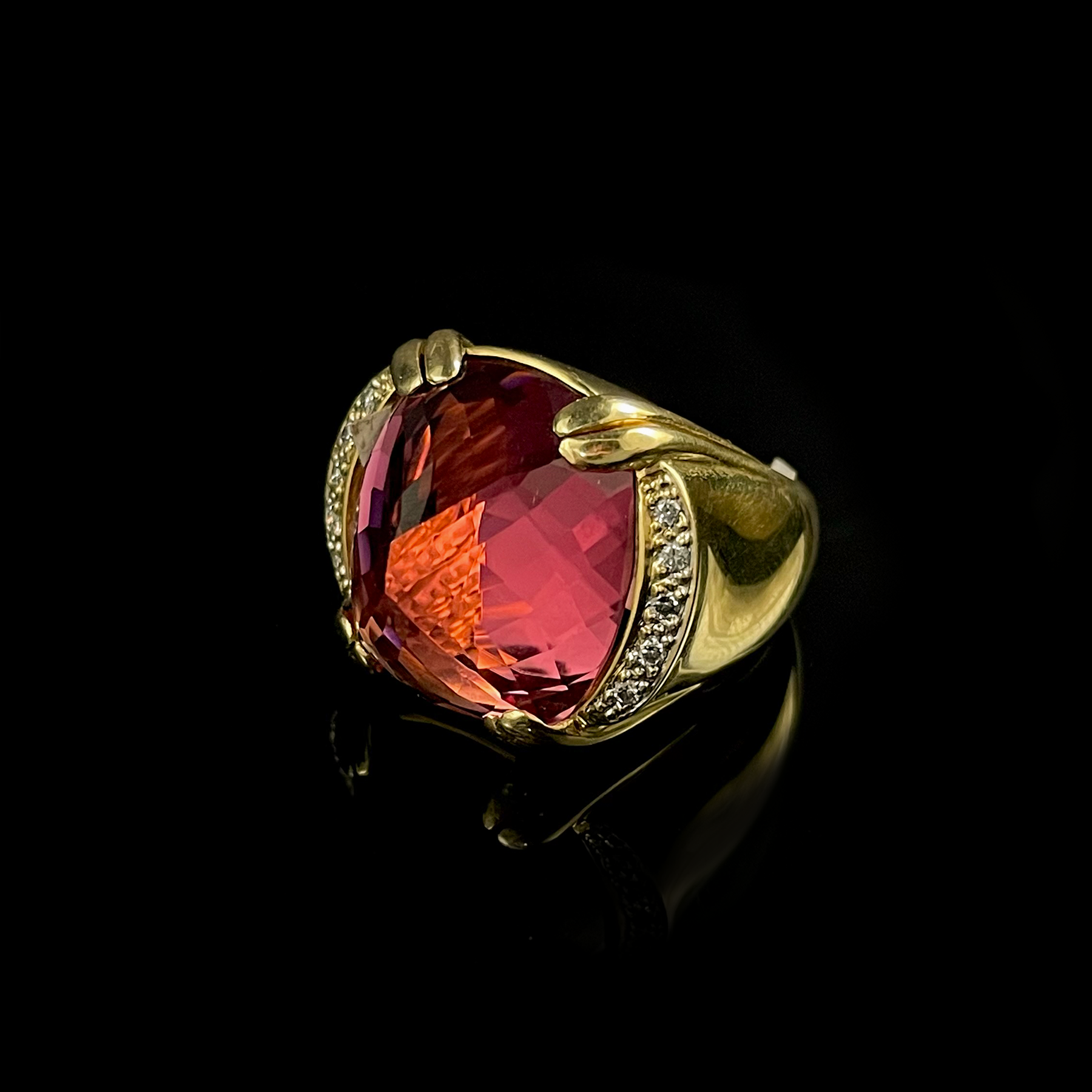 30ct+Pink%3AOrange+Tourmaline+set+in+18K+Yellow+Gold+Diamond+Ring.png