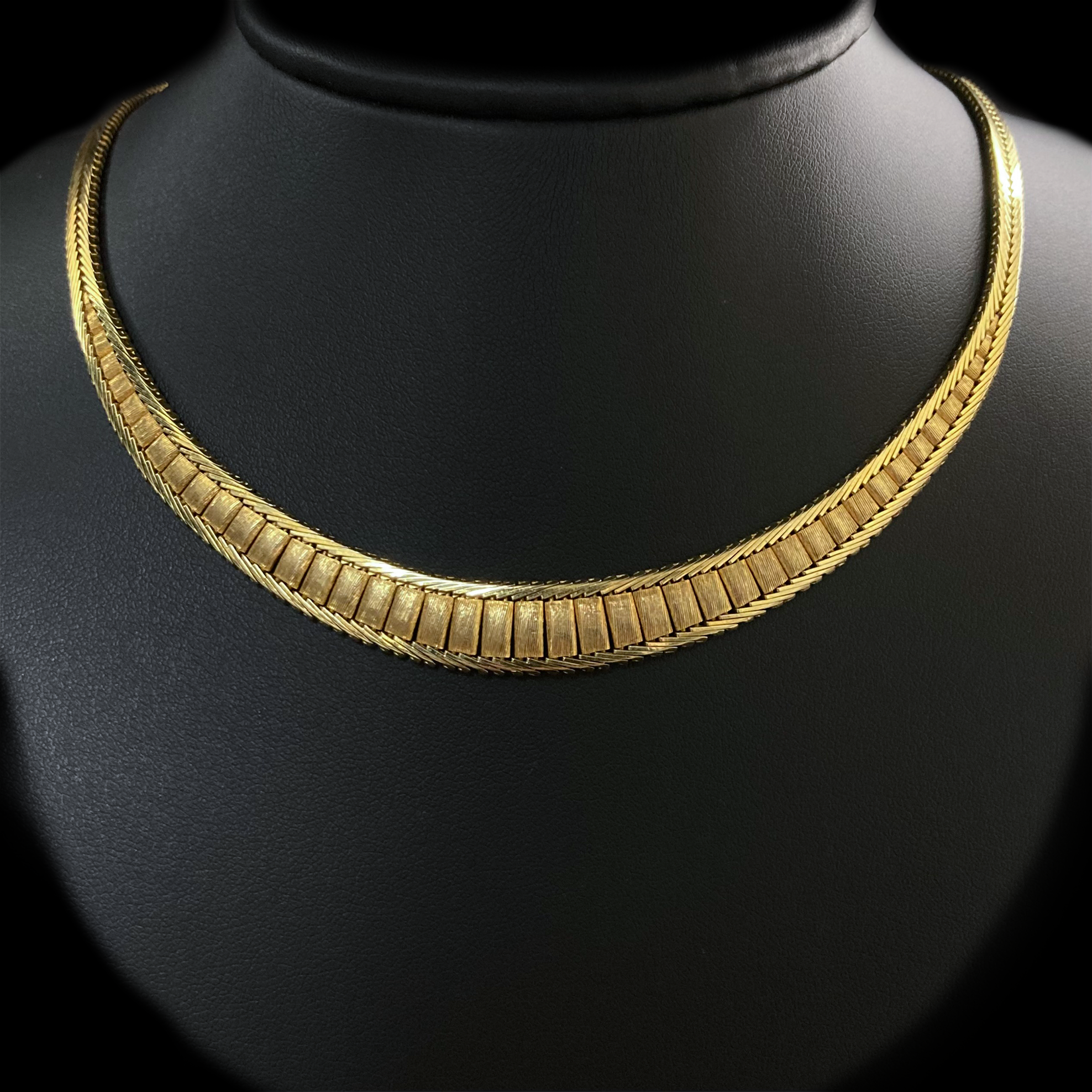 Tresor+Uploads14K+Yellow+Gold+Narrow+to+Wide+Necklace.png