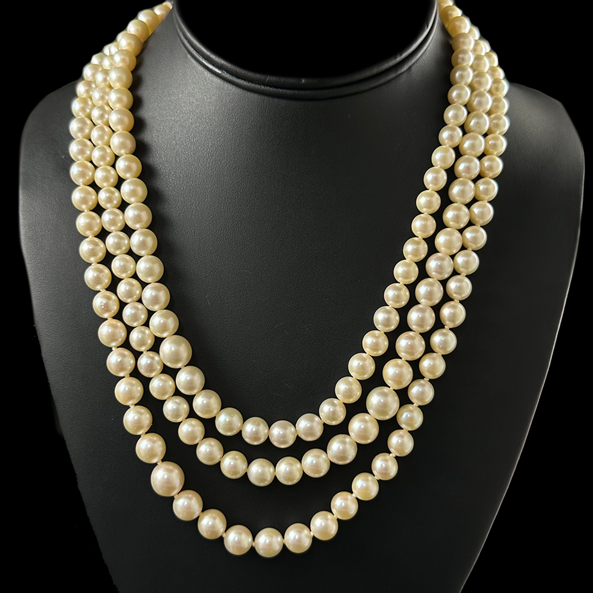 David Webb Akoya Pearl Necklace with an Emerald Diamond Clasp.png