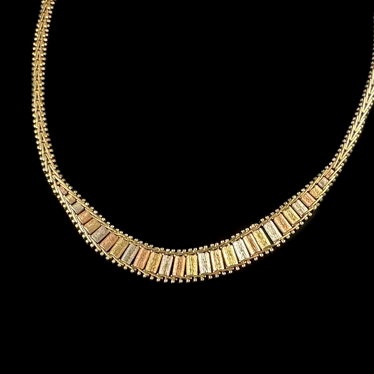 14K Tri-Color Gold Line Bracelet Closeup.png