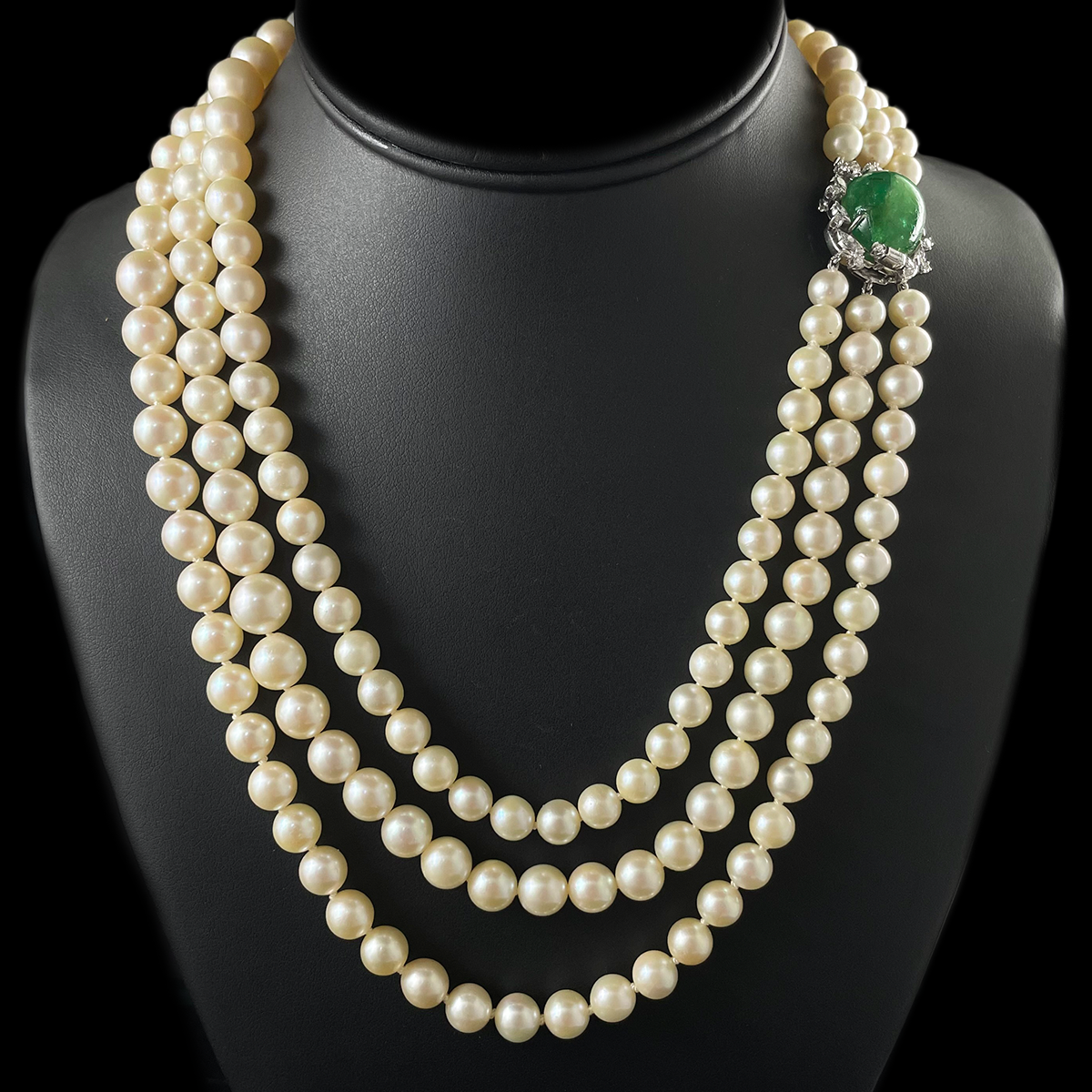 David Webb Akoya Pearl Necklace with an Emerald Diamond Clasp Exposed.png