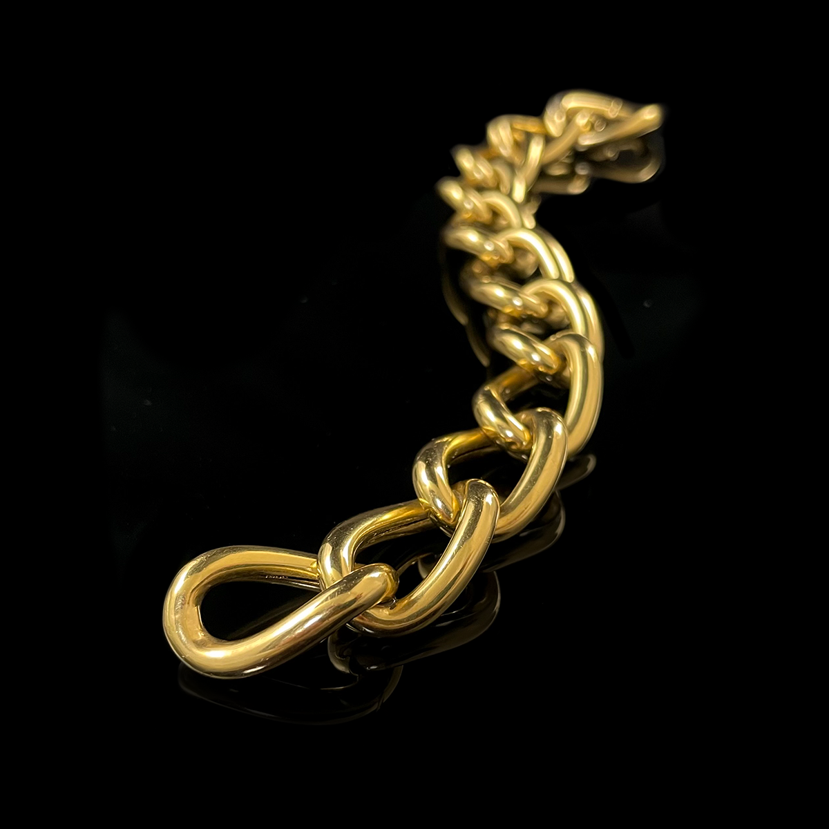 18K Yellow Gold Hollow Large Link Bracelet.png