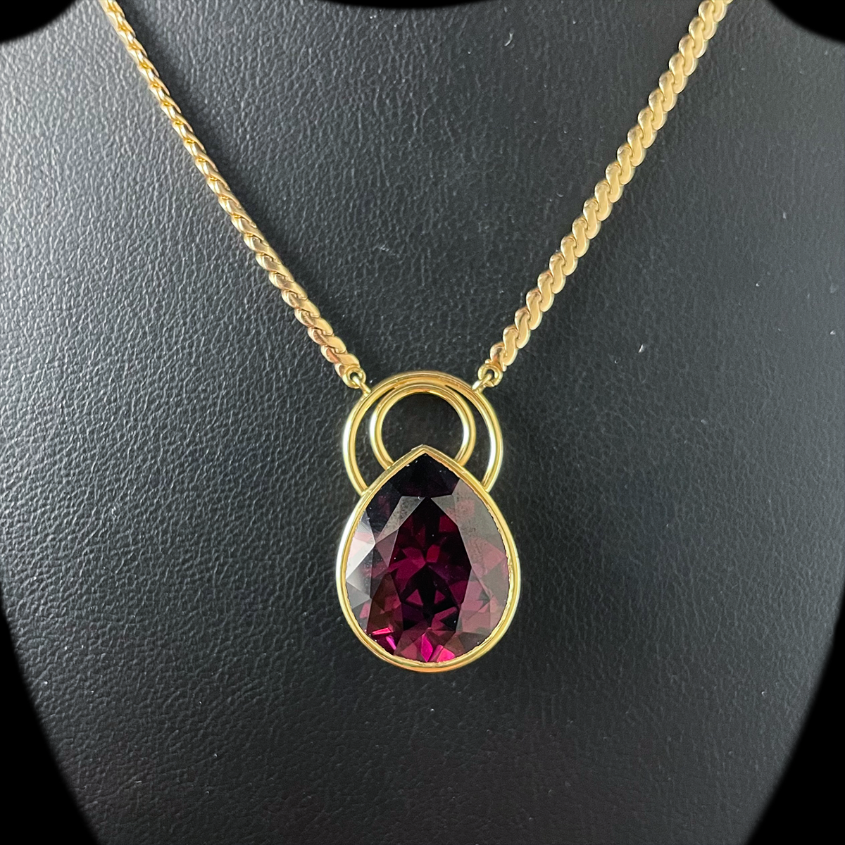 18K Yellow Gold Garnet Pendant Closeup.png