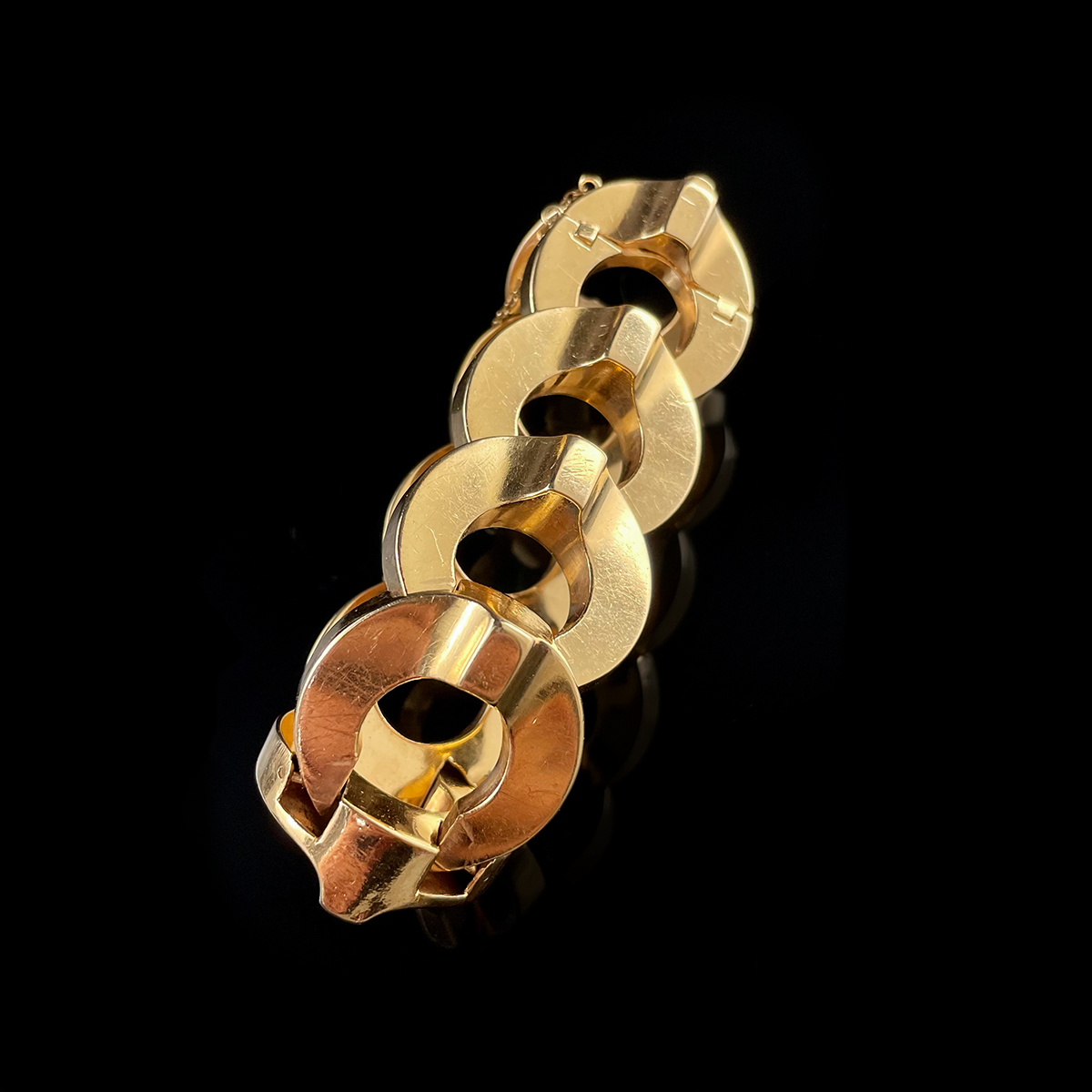 Retro 14K Yellow Gold Large Link Bracelet Layed Out.png