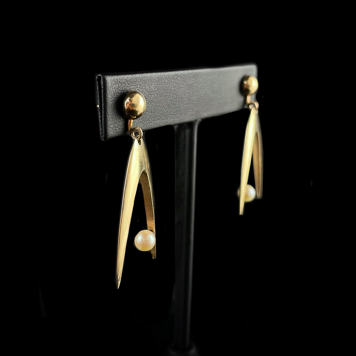 14K Yellow Gold Pearl Boomerang Earrings Closeup.png