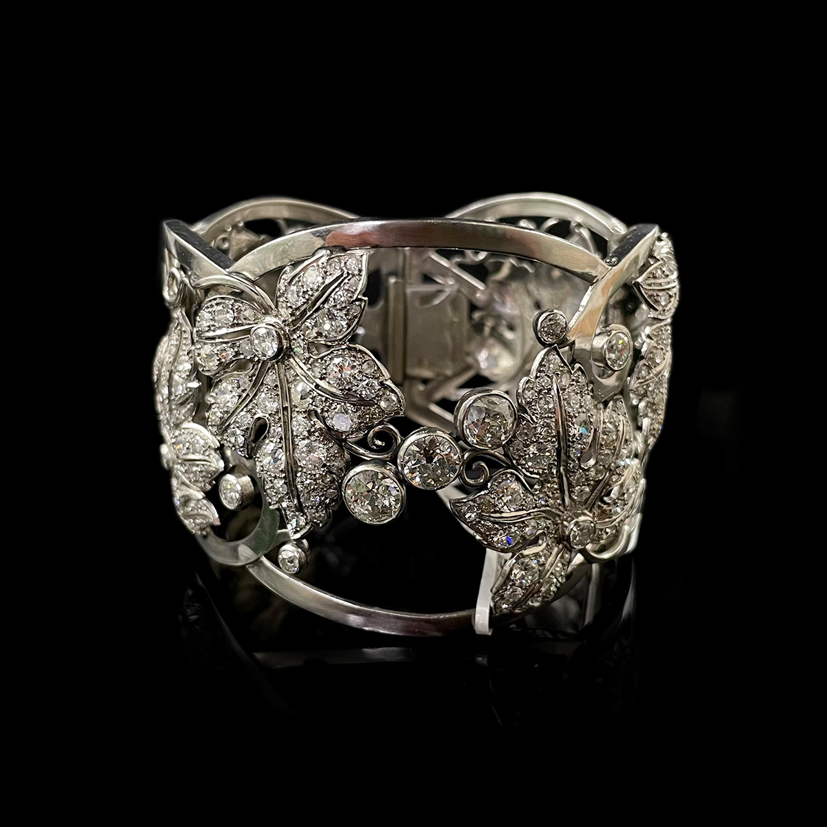Platinum Diamond Leaf Motif Cuff.png