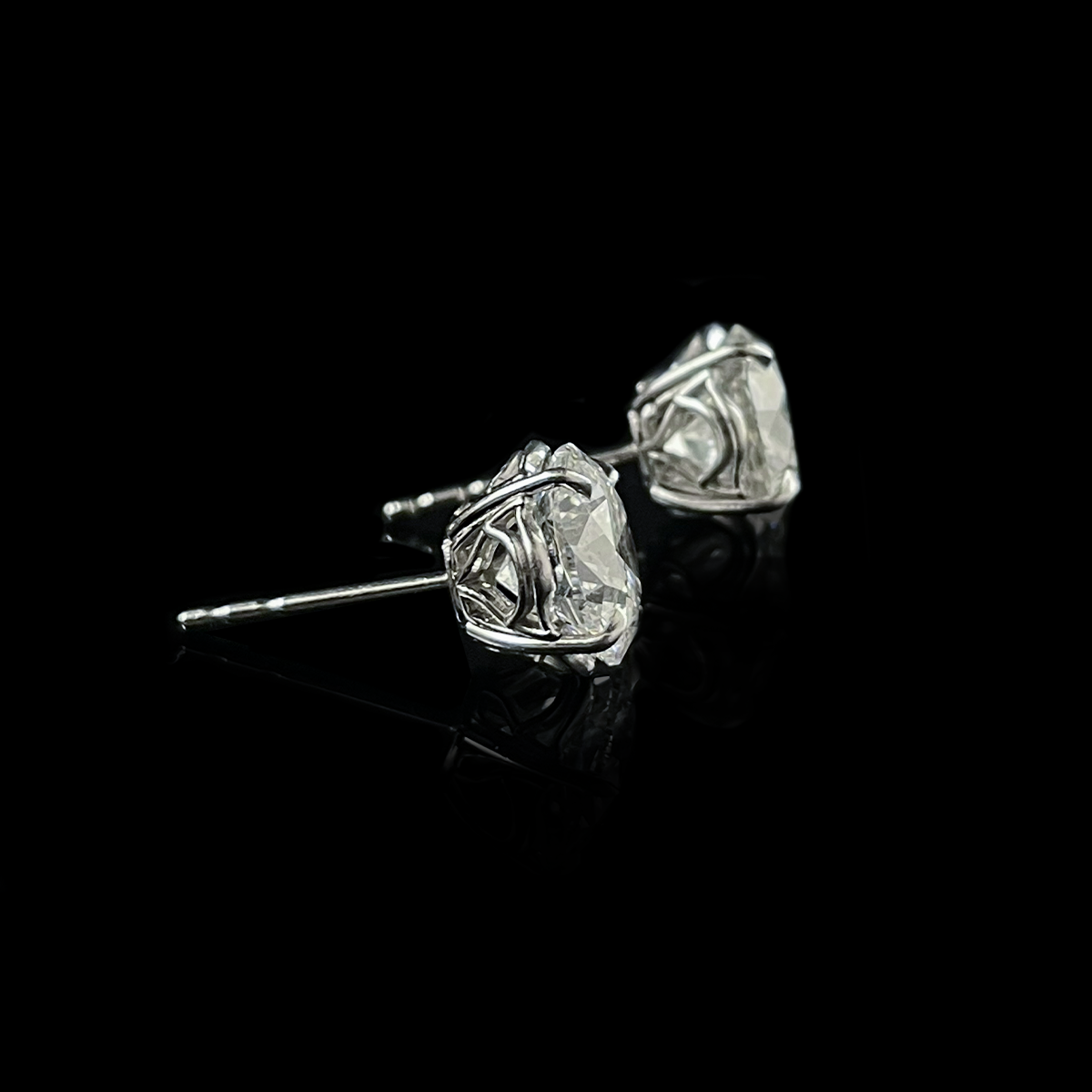 Platinum 2ct-Each Round Brilliant-Cut Diamond Studs Side.png