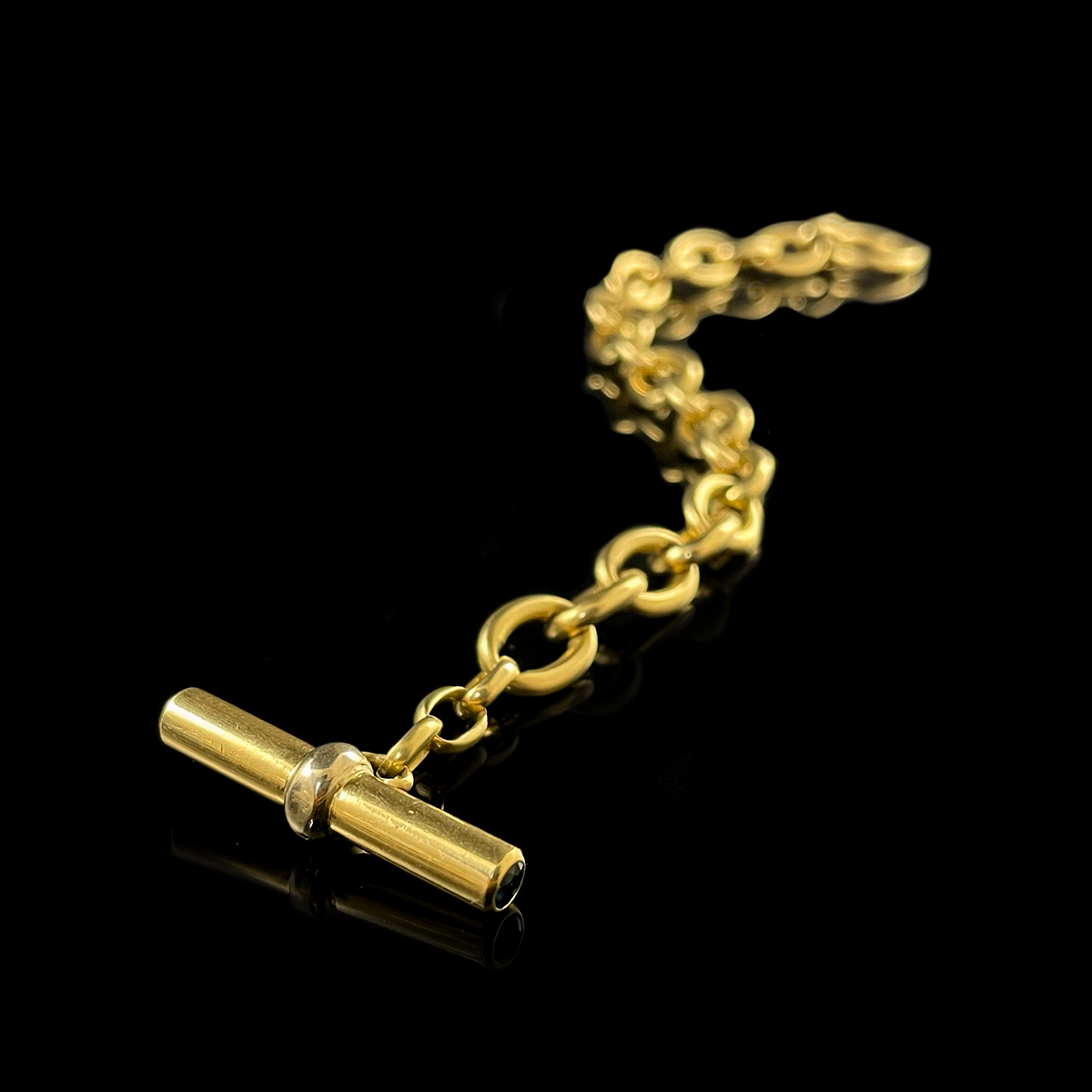 18K Yellow Gold Link Bracelet Closeup.png