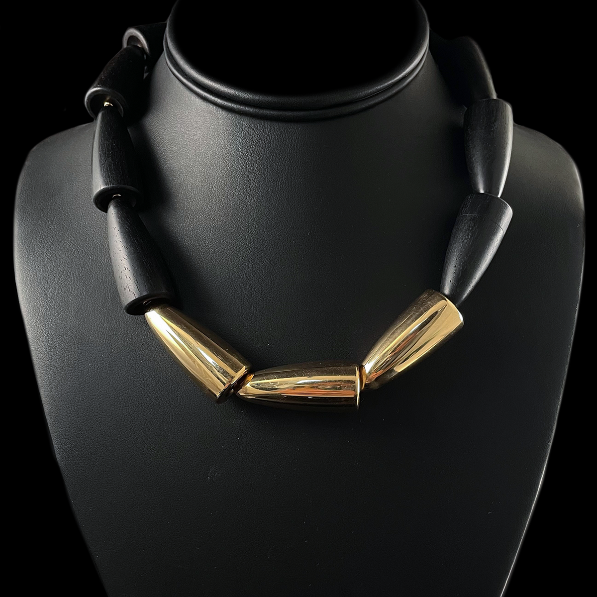 18K Yellow Gold Vhernier Calla Necklace.png