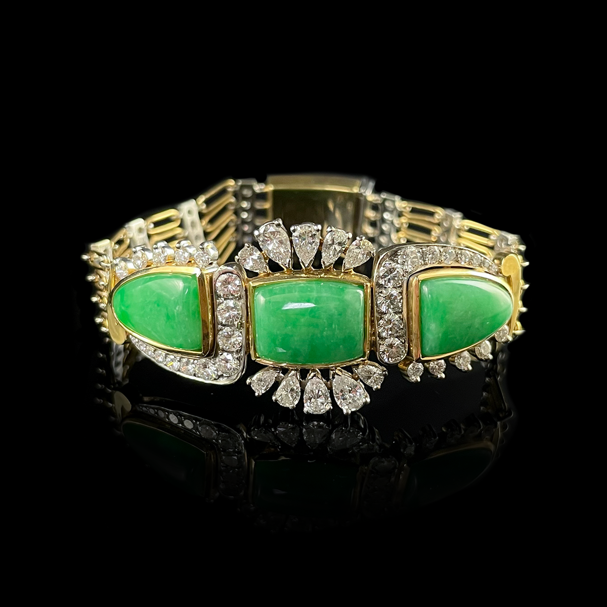 18K Yellow Gold Jade and Diamond Bracelet.png