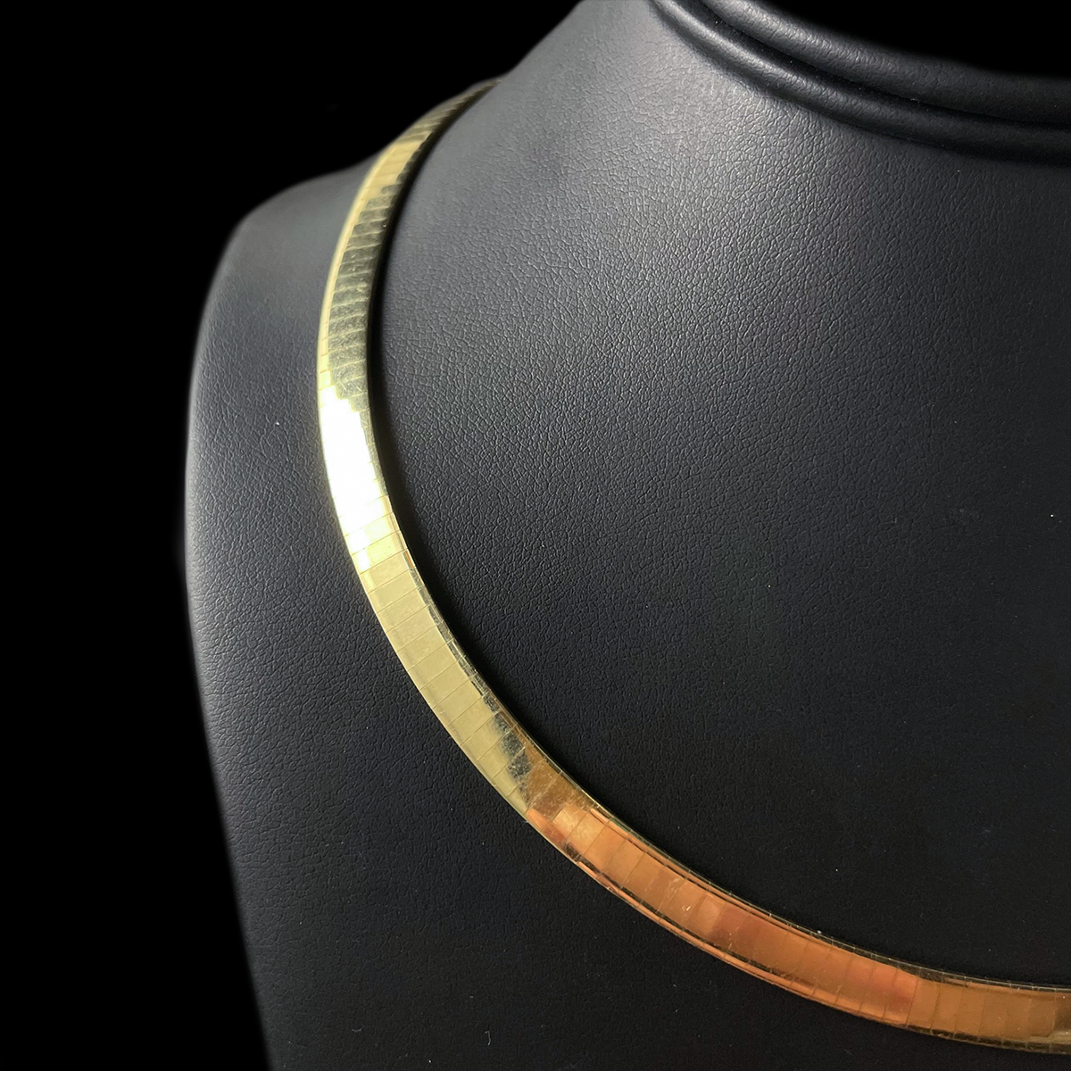 14K Yellow Gold Omega Style Necklace Closeup.png