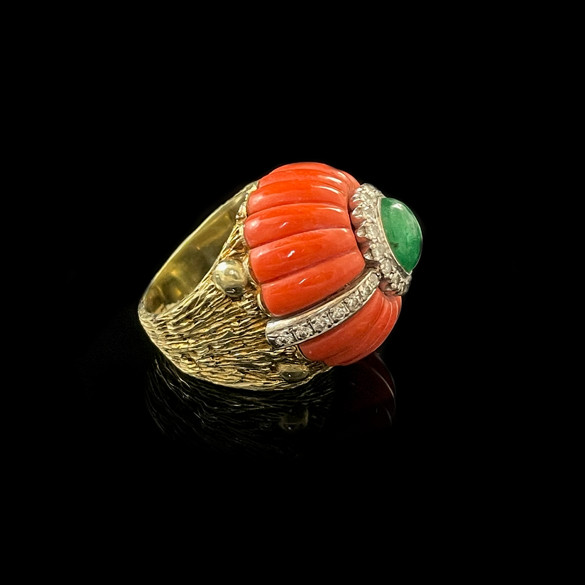coral emerald ring side.png