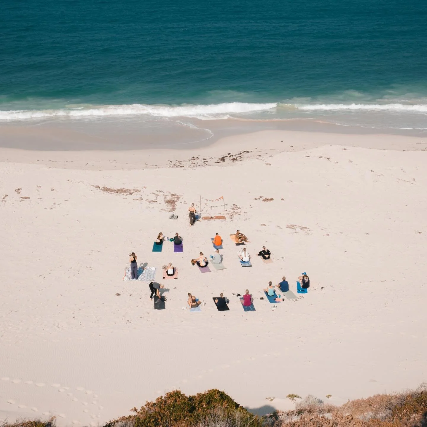 Gentle Yoga Flow on the beach ☀️ 
Rise &amp; Shine the best way&hellip;stretch, breathe, be present and see how it ripples out into your day and week!

Join us every Thursday &amp; become the commmunity 🫶
615-7am 
Eglinton Beach, Perth

Booking esse