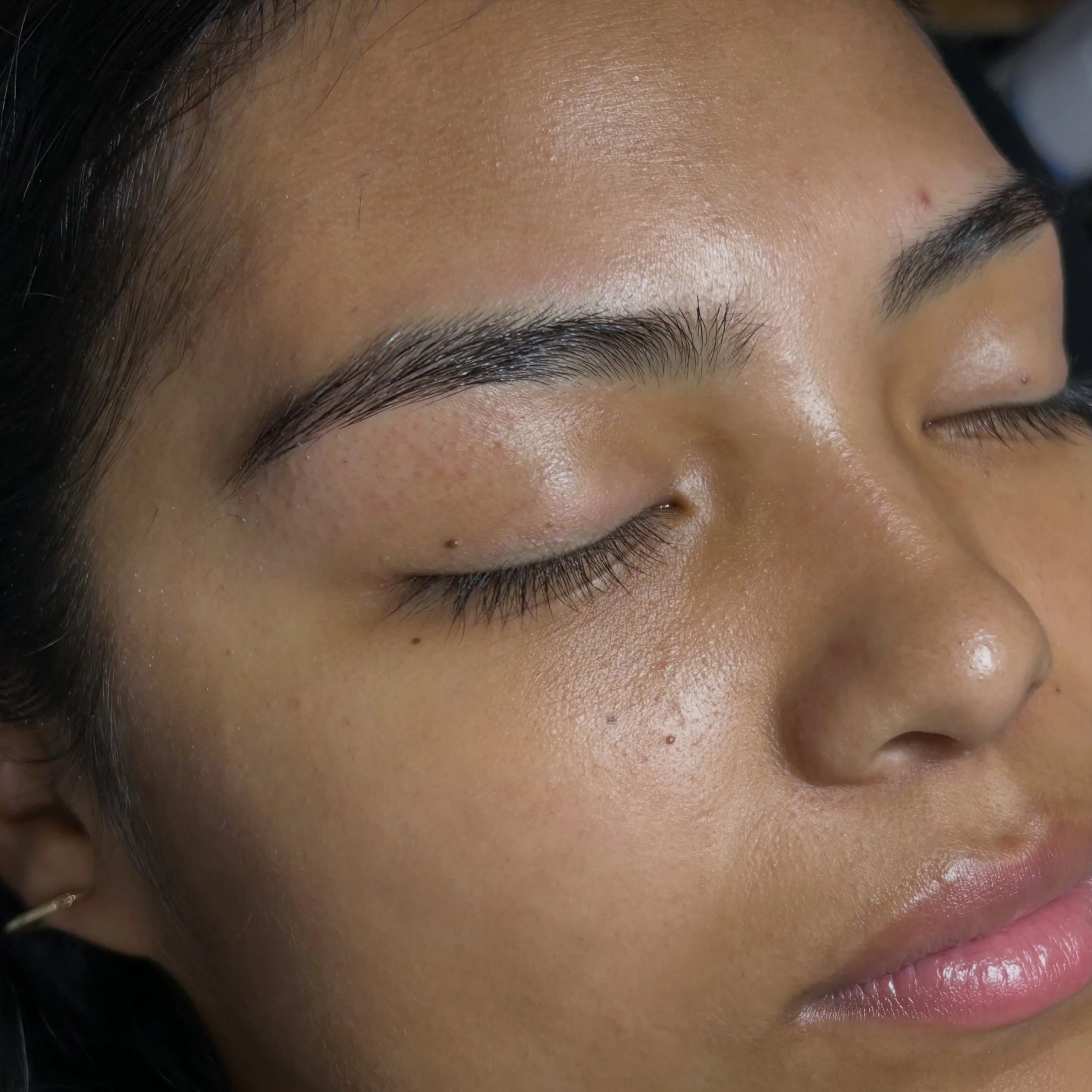 ☆ Brow Refresh - Consult &amp; Wax 🪄 
 
Getting you vacay ready 🏝️🤍🫧

💌 Reserve your spot at korazonskin.me 

.

#phoenixesthetician #waxspecialist #eyebrowshaping #waxing #skincare