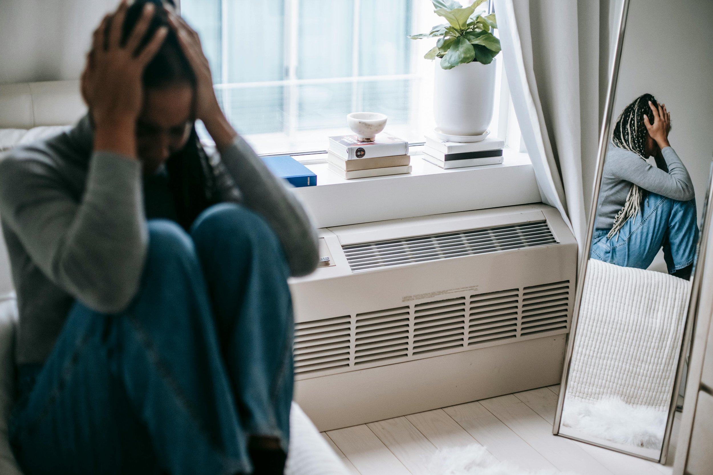 Relationship Anxiety, Causes, and How to Cope