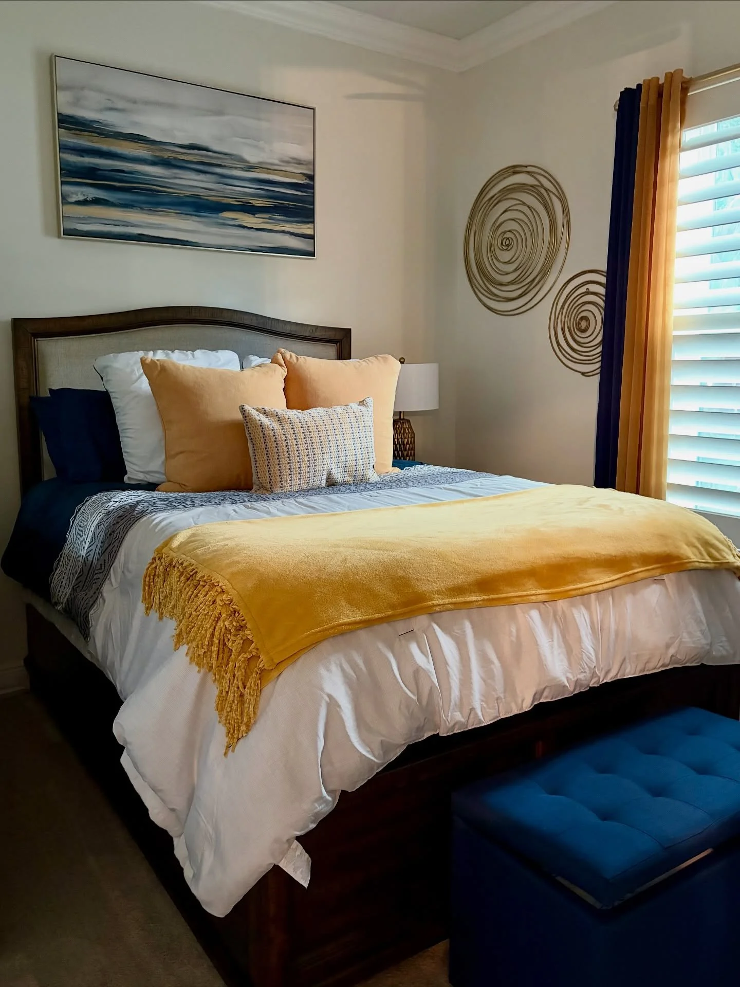 ✨ Fresh Sheets, Fresh Start! ✨
 There&rsquo;s nothing better than coming home to a perfectly made bed and a spotless room. 🌿🛏️

Our team at Superb Maids Tampa makes sure every corner shines - from crisp linens to a cozy, clean atmosphere you&rsquo;