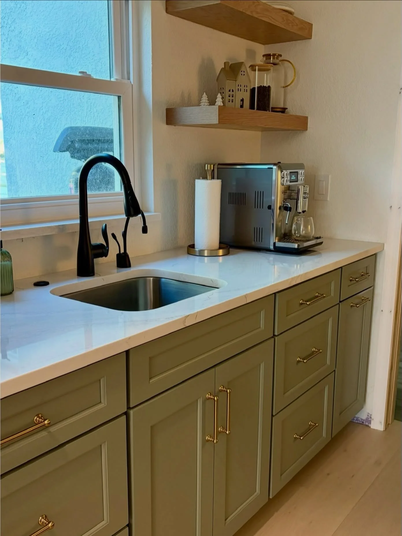 Clean kitchen. Fresh bathroom. Perfect home ✨

We turn everyday spaces into places you actually enjoy being in. From shiny surfaces to spotless details - we clean it all with care and precision.

Sit back, relax, and let us handle the mess 🧼 Your ho