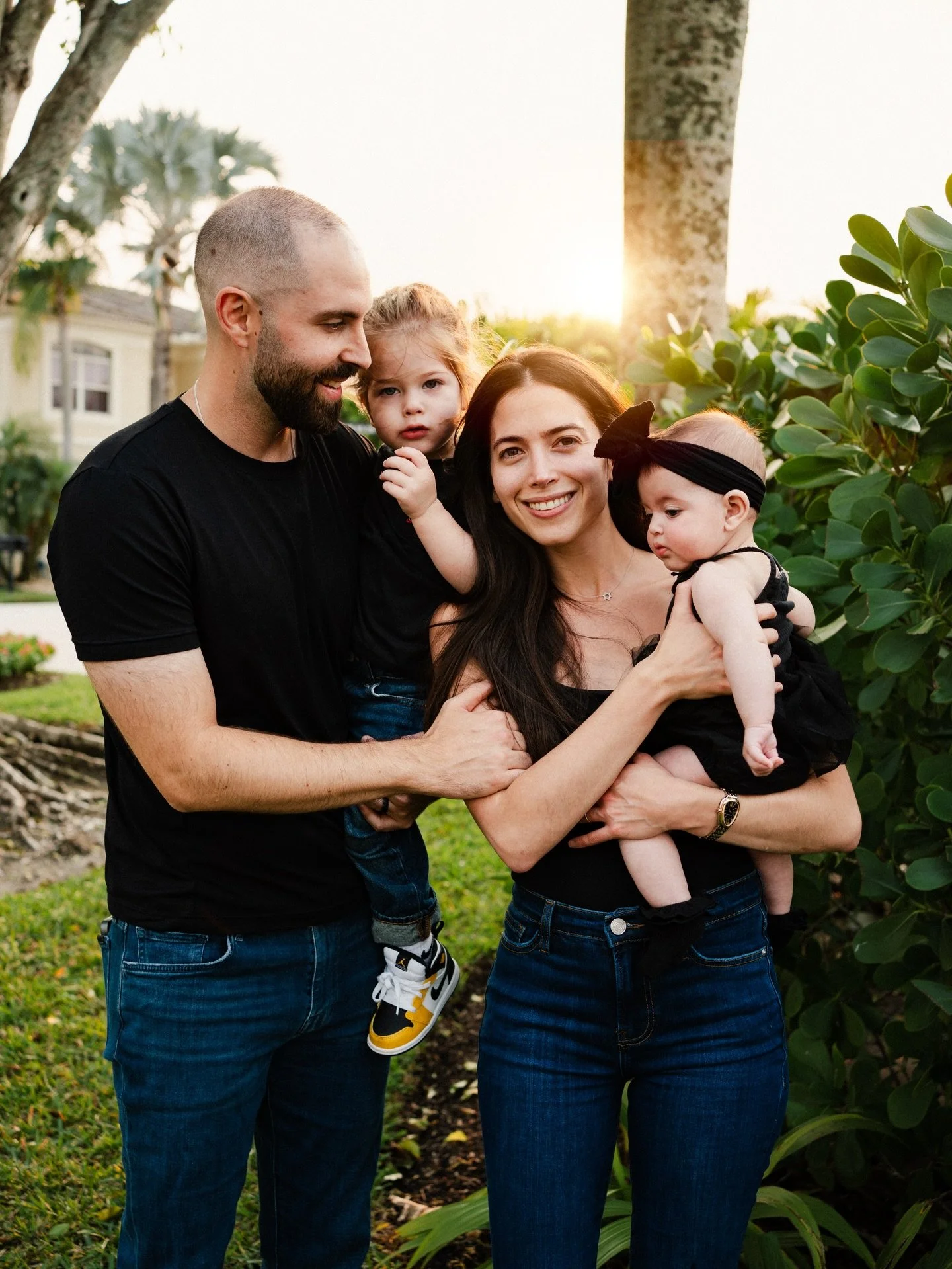 One of my absolute favorite parts of this job is getting to watch families grow year after year 🤍 Being invited back to capture your milestones, your chaos, your love, it&rsquo;s something I&rsquo;ll never take for granted.
-
-
-
Book a shoot with m