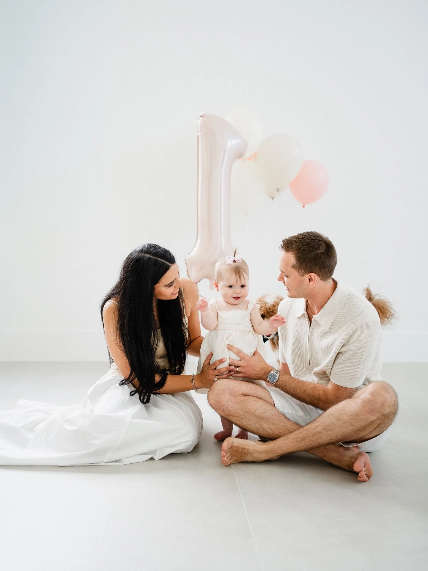 An in home cake smash, does it get any cuter? 🎂🥳🌸✨
&bull;
&bull;
&bull;
RB PHOTOGRAPHY &amp; FILMS
https://www.rbphotographyandfilms.com
South Florida photographer, family photographer, content creator, milestone sessions, Florida photographer, ne
