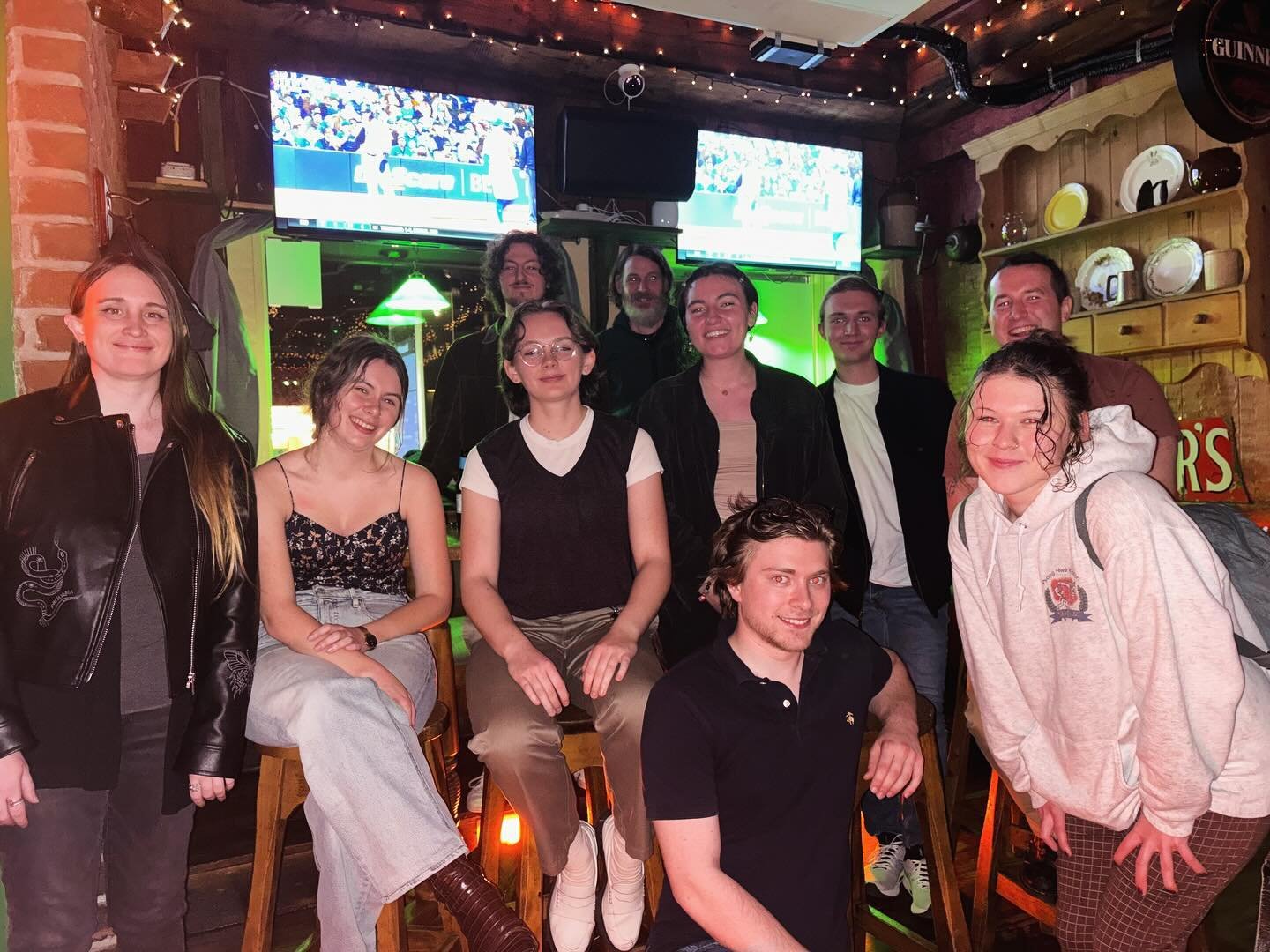 An ch&eacute;ad Pop-Up Gaeltacht an earraigh 🌷💐🌻

💚 Last night, GAELTACHT NYC met at Paddy Reilly&rsquo;s for a Pop-Up and session with the regular crew. After a rainy April day, it was the perfect cozy gathering of friends :) 

☀️ As the weather