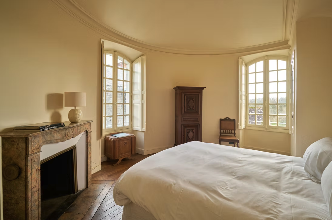 ROOM 18 THAUVENAY .png