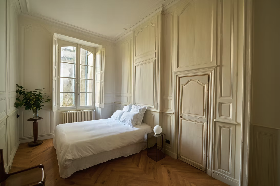 ROOM 8 THAUVENAY B.png