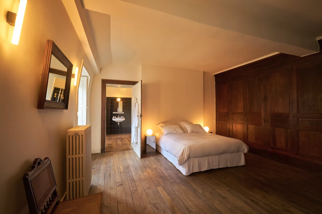 ROOM 15 THAUVENAY.png