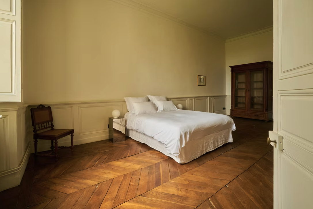 ROOM 12 THAUVENAY C.png