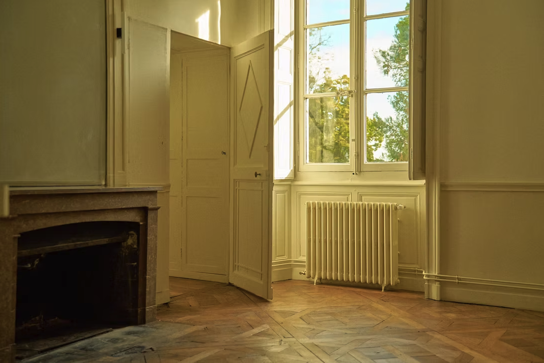 ROOM 9 THAUVENAY.png