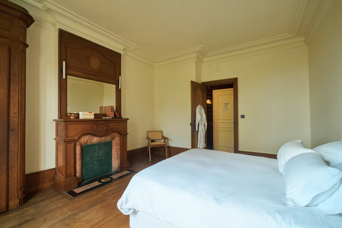 ROOM 2 FIREPLACE.png