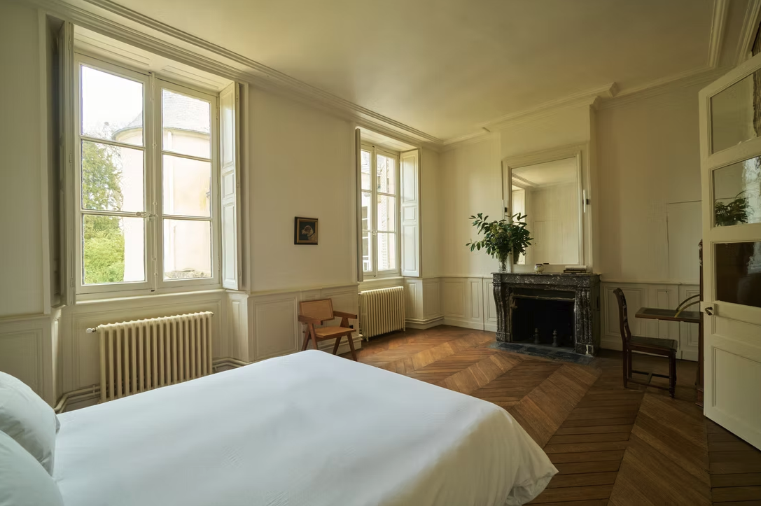 ROOM 14 THAUVENAY B.png