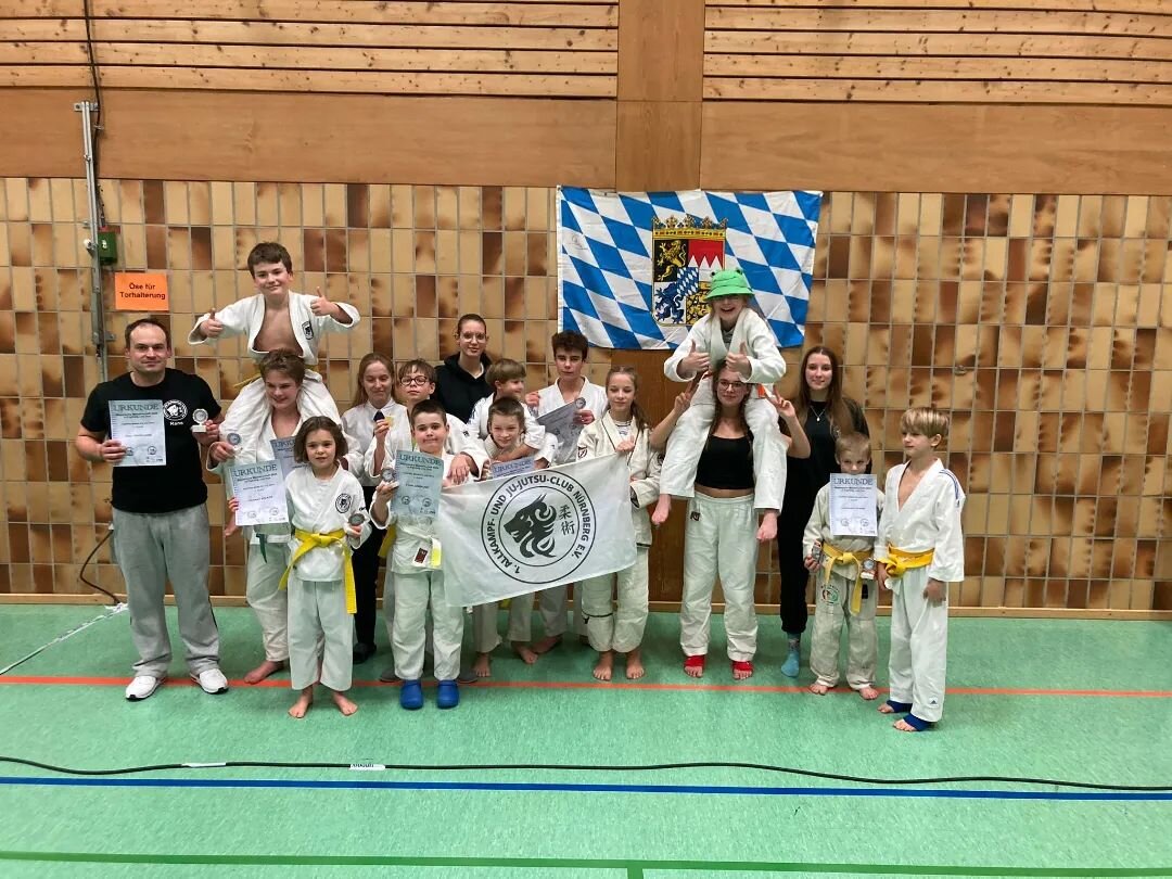 Letzte Woche waren wir auf der Bayrischen Meisterschaft in Bergen. Alle unsere K&auml;mpfer haben sich wie immer mega geschlagen und haben gut abger&auml;umt. 💪🥋