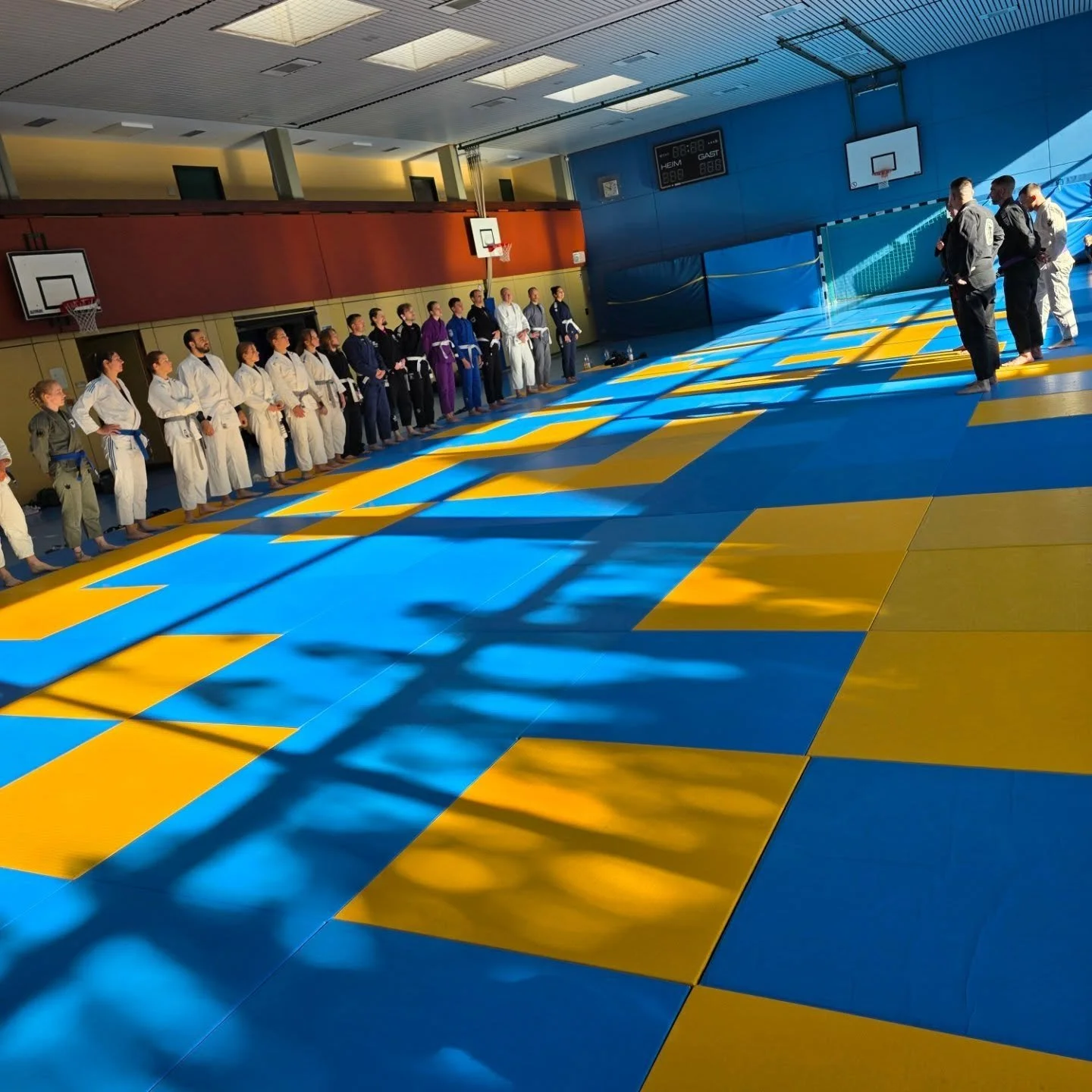 🇬🇷🥋 BJJ verbindet!

Gestern und heute durften wir G&auml;ste aus Griechenland bei uns begr&uuml;&szlig;en. Zwei starke Tage voller Technik, Austausch und jeder Menge Spa&szlig; auf der Matte 💪🔥

Ein riesiges Dankesch&ouml;n an unsere griechische
