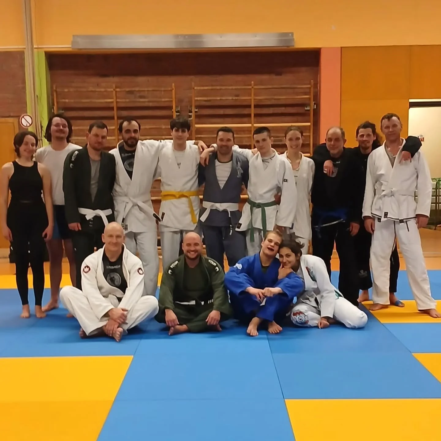 Montags wird wie immer Bjj trainiert, damit demn&auml;chst wieder abgeliefert wird💪

Aber nat&uuml;rlich auch f&uuml;r unsere griechischen Freunde 😊 @360jiujitsu_team @simon__gio