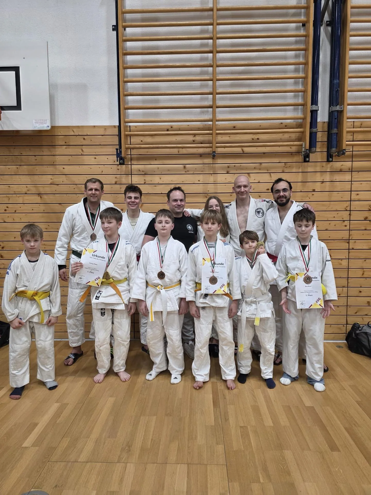 Letzten Samstag waren wir am 29. Ju Jutsu  Turnier in Zeitz &bdquo;Pokal des Pr&auml;sidenten&ldquo;
@ksg.zeitz 

Ein gro&szlig;es Vereinsturnier mit 270 Wettk&auml;mpfern

Wir waren nat&uuml;rlich auch erfolgreich am Start

In der Gesamtwertung von 
