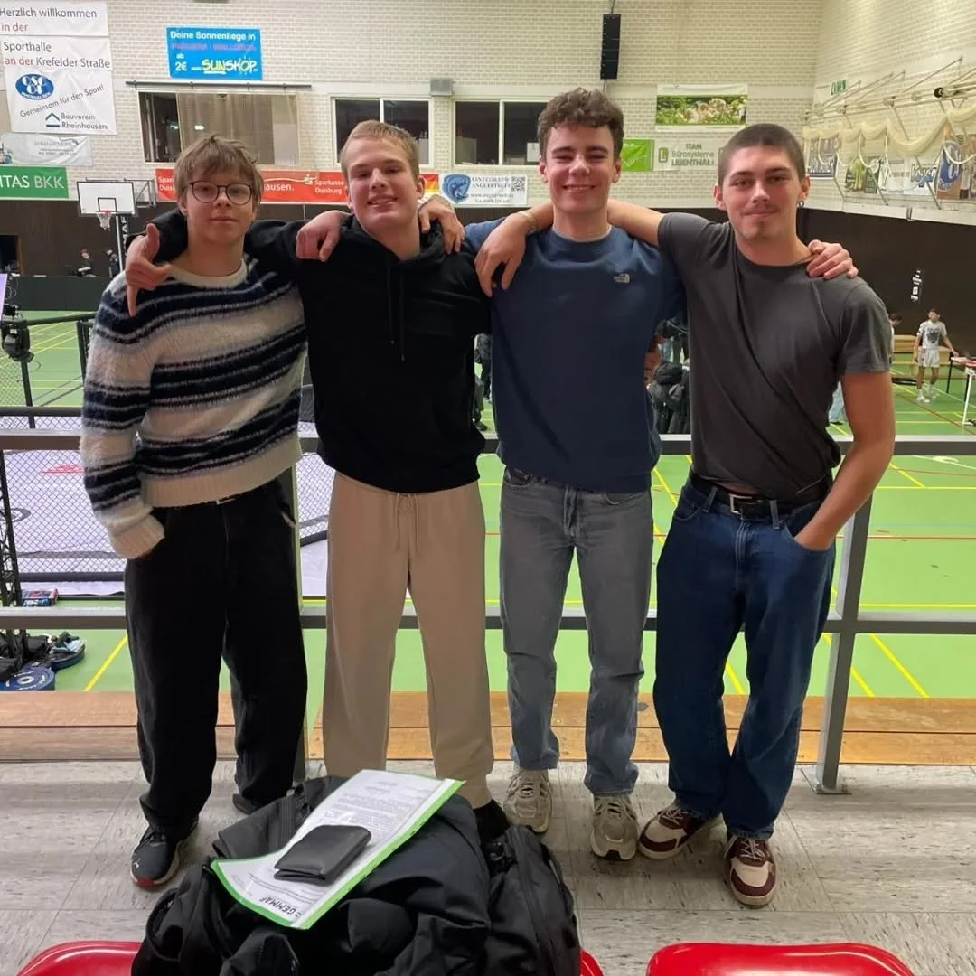 Heute hat unsere Jugend wertvolle Erfahrungen in Duisburg bei einem MMA-Turnier gesammelt. Wir sind mega stolz auf unsere Jungs, sowas traut sich nicht jeder!🔥🥊
#mma #gemmaf #k&auml;mpfen #Erfahrungen #team