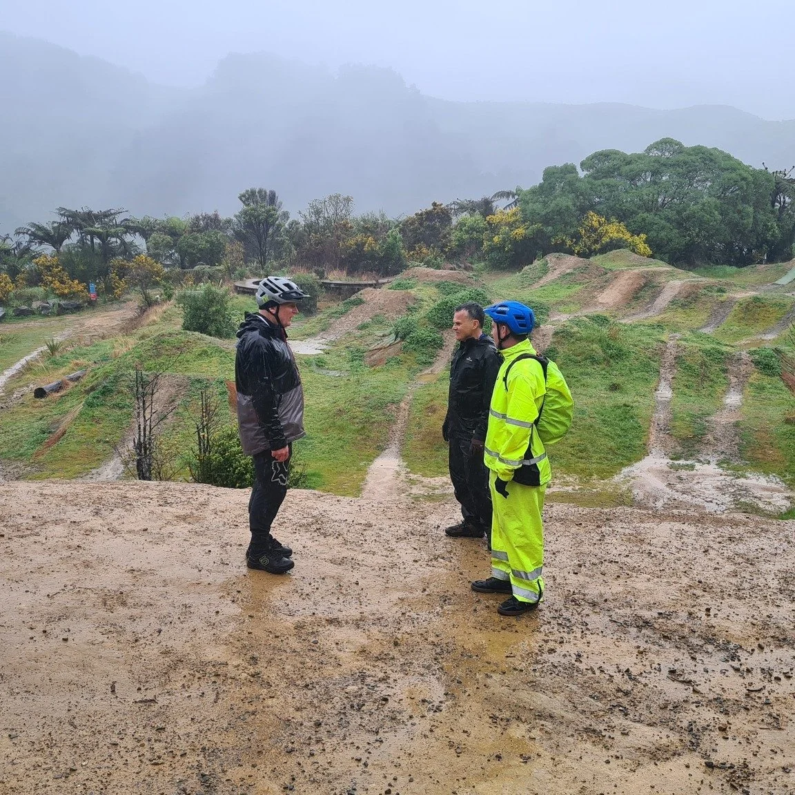 🚵 Day 2 &ndash; Makara Visit
The first day on the ground in Wellington NZ was spent at Makara Peak Mountain Bike Park . Big thanks to Geoff from @trailswellington  for the guided tour, including a stop at the landmark Chain Ring Tree.

We met with A