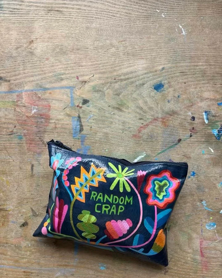 Hi Vogue, I&rsquo;m Lizi Phoenix and this is what&rsquo;s in my pencil case 👜
 
You can find almost all of these things at your local art store. A couple I got at random little shops but direct links for everything I could locate online are in the s