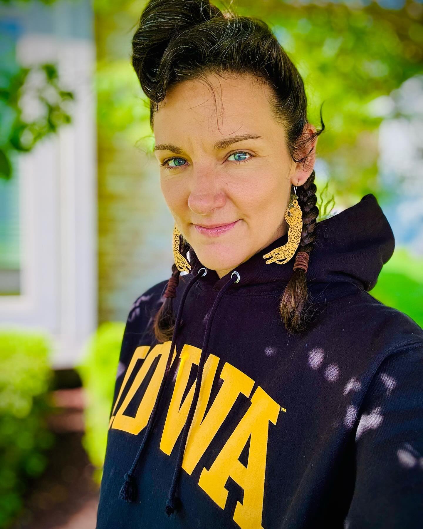 ooohie I do love a novel challenge&hellip;. 𝙮'𝙖𝙡𝙡, 𝙄 𝙜𝙤𝙩 𝙖 𝙣𝙚𝙬 𝙟𝙤𝙗! 

🐆🌻🐝🚸💛🎵

Say hey to the 2024-2025 Grant Wood Fellow at the University of Iowa School of Music. I&rsquo;m thrilled and grateful! 

Next school year I get to desi