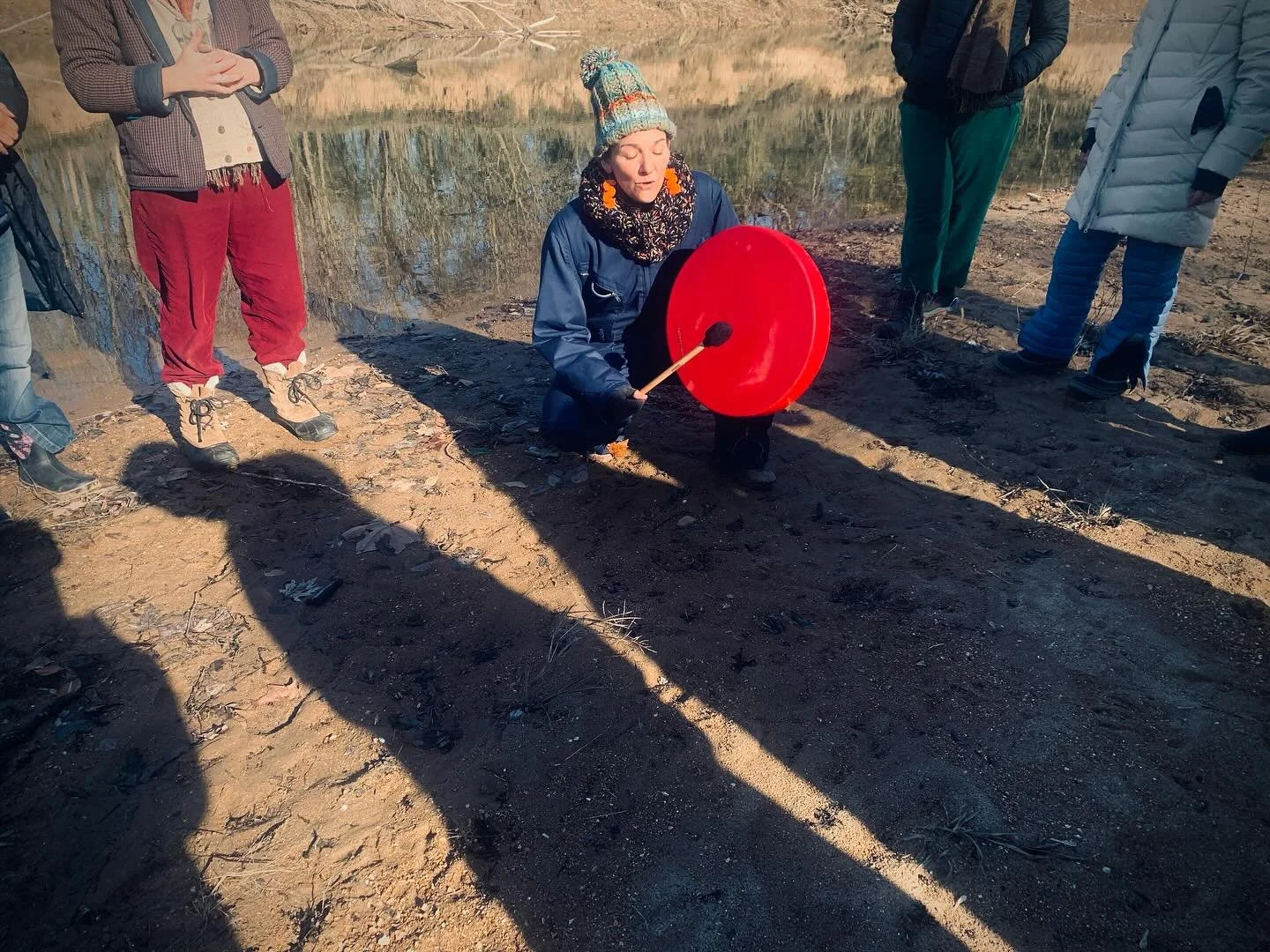 &ldquo;𝘉𝘶𝘪𝘭𝘥𝘪𝘯𝘨 𝘤𝘰𝘮𝘮𝘶𝘯𝘪𝘵𝘺 𝘪𝘴 𝘵𝘰 𝘵𝘩𝘦 𝘤𝘰𝘭𝘭𝘦𝘤𝘵𝘪𝘷𝘦 𝘢𝘴 𝘴𝘱𝘪𝘳𝘪𝘵𝘶𝘢𝘭 𝘱𝘳𝘢𝘤𝘵𝘪𝘤𝘦 𝘪𝘴 𝘵𝘰 𝘵𝘩𝘦 𝘪𝘯𝘥𝘪𝘷𝘪𝘥𝘶𝘢𝘭.&rdquo; ~𝘎𝘳𝘢𝘤𝘦 𝘓𝘦𝘦 𝘉𝘰𝘨𝘨𝘴

Co-tending @earthkeeperwisdomschool A Year in Cerem