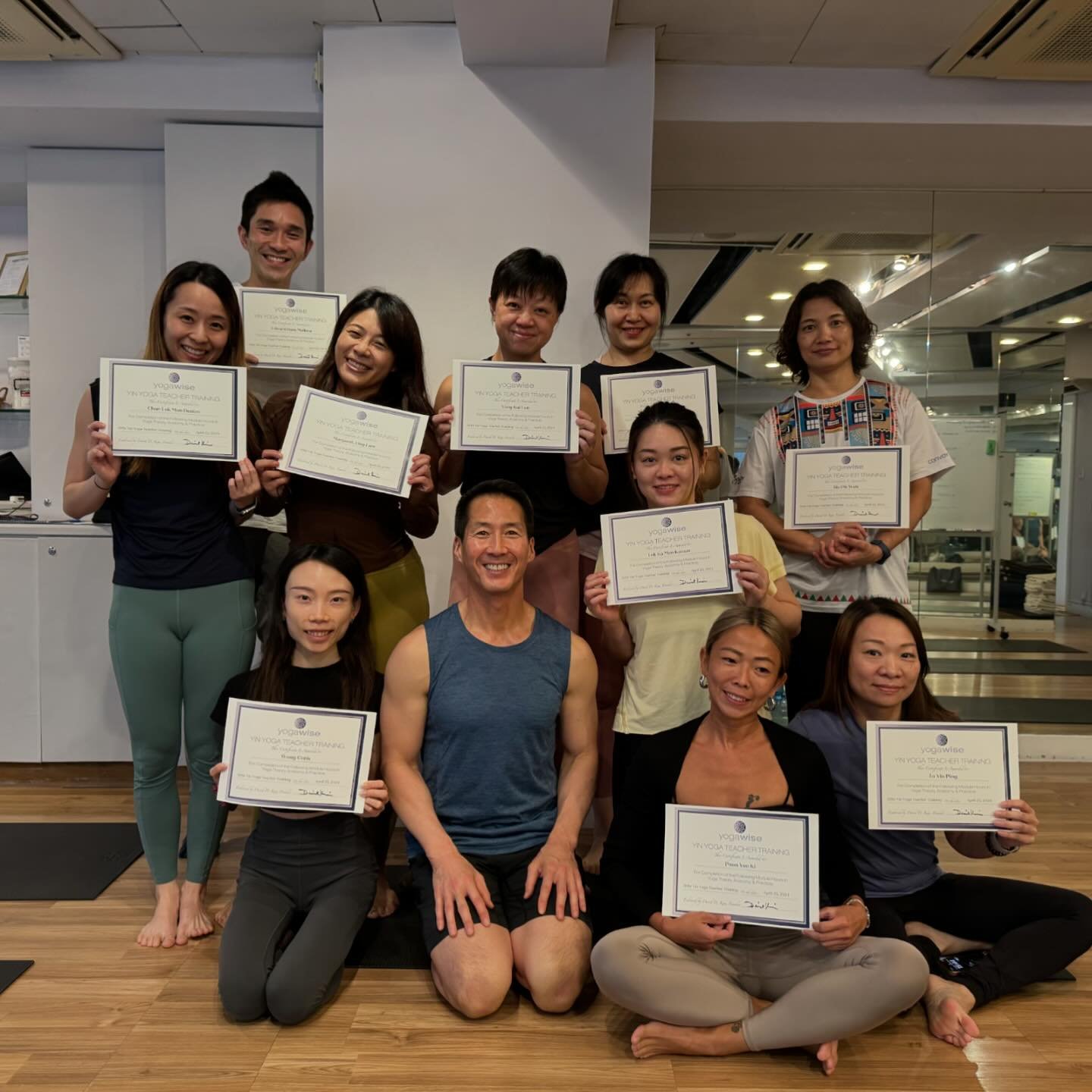 A new batch of #Yinfluencers ✨

Congratulations to all the graduates of 50-hr Yin Yoga Teacher Training🎓 Love the energy of this group💕 

Thank you @davidkimyoga for reminding us the art of slowing down in yoga!🧘🏻

#YogaWise #YinYoga #YTT 

☎Call