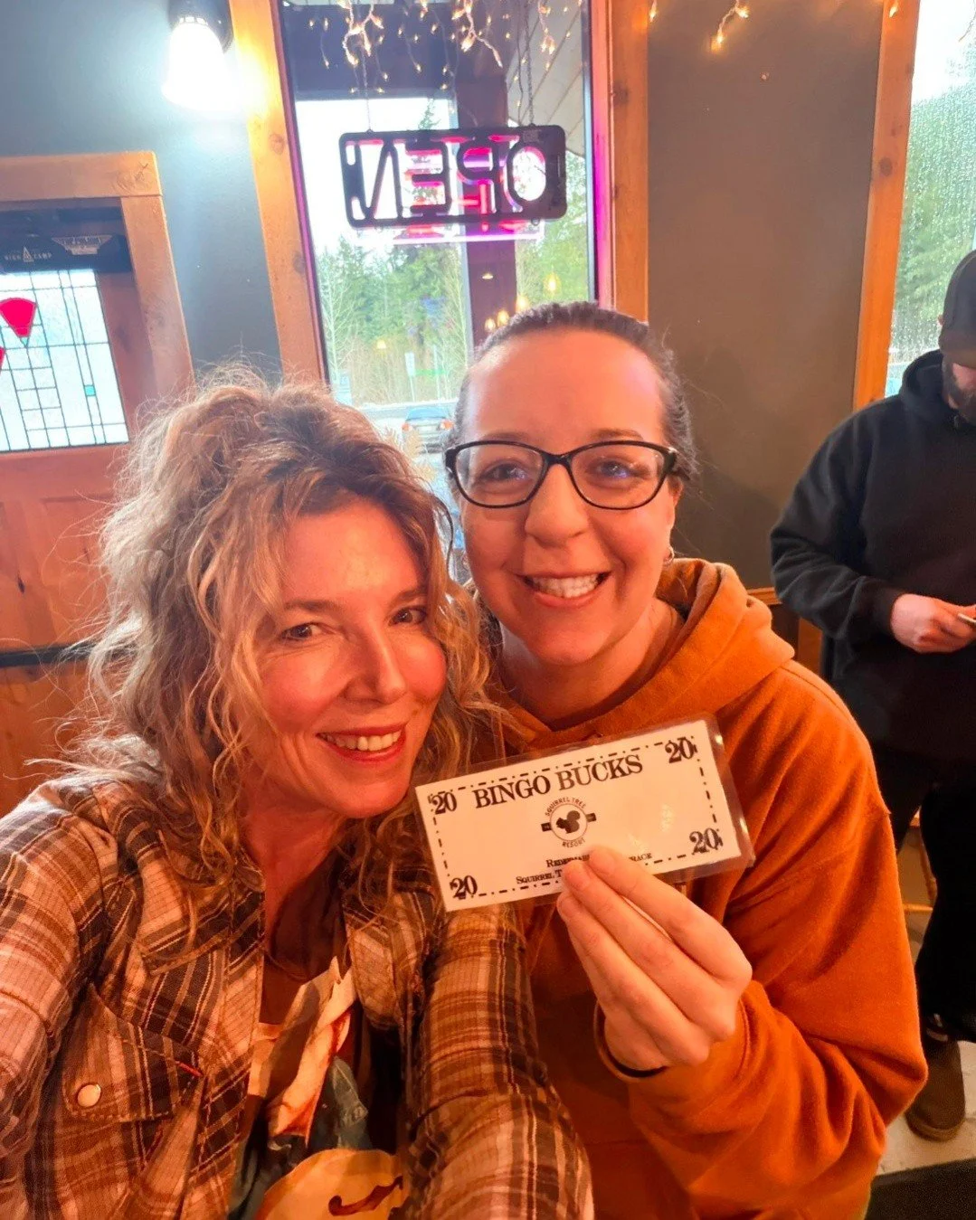 🎉 MONDAY NIGHT BINGO &bull; 6PM 🎉
Just gonna leave this right here&hellip; 👀
⬇️ THESE are what winners look like ⬇️
Big smiles. Full hands. Maybe a little swagger. 💁&zwj;♀️💰
Question is&hellip;
👉 Do you have the magic touch?
👉 Or are you just 