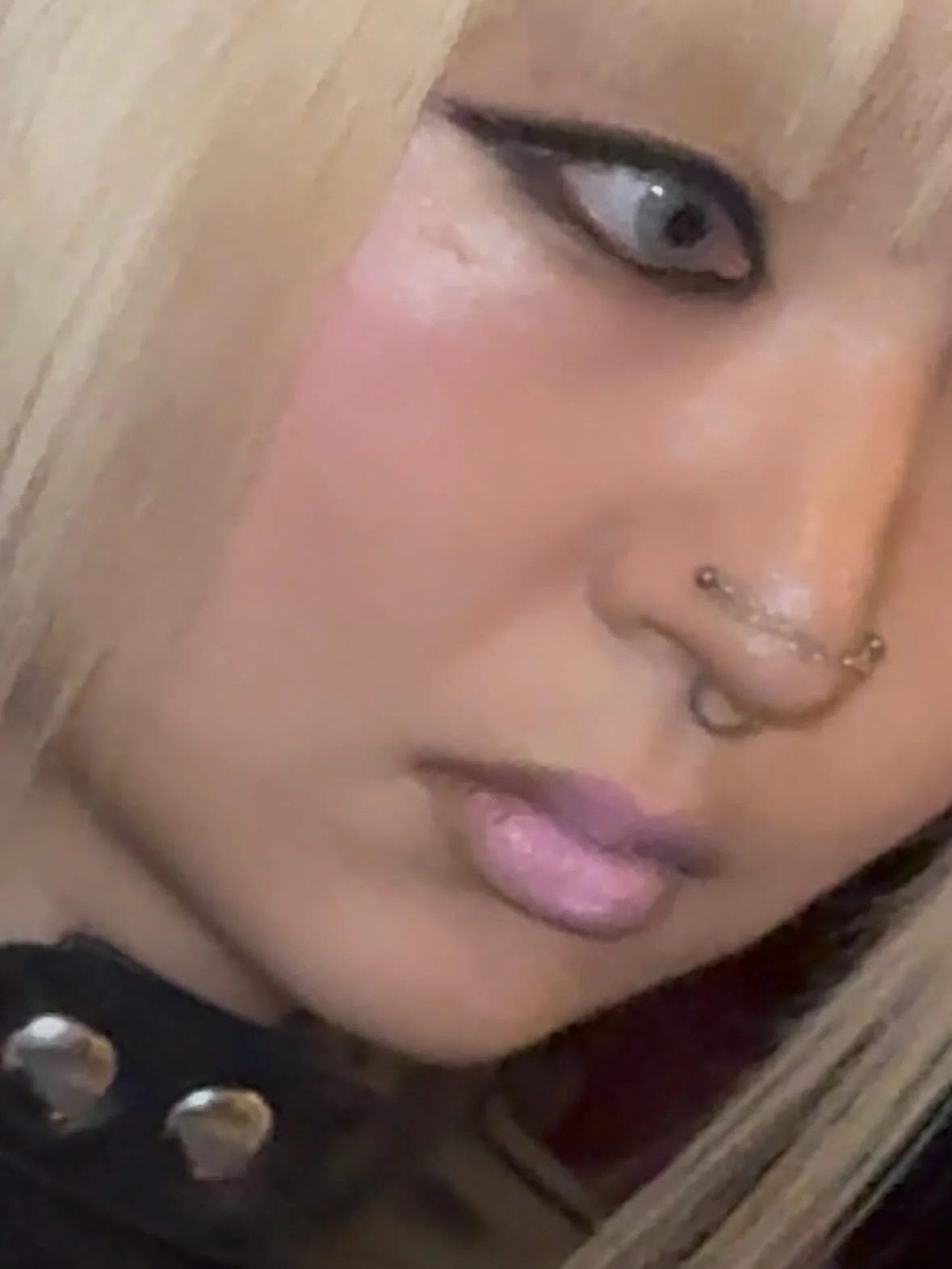 🩷🩷🩷 powdered lilac &amp; industrial dove grey two toned lips reflecting their personality were my favorite looks from last shoot for @magazineantidote 🩶 - looking for someone who&rsquo;d like to do beauty shoot in Paris and Seoul 🩶🩶🩶 -! #란희메이크